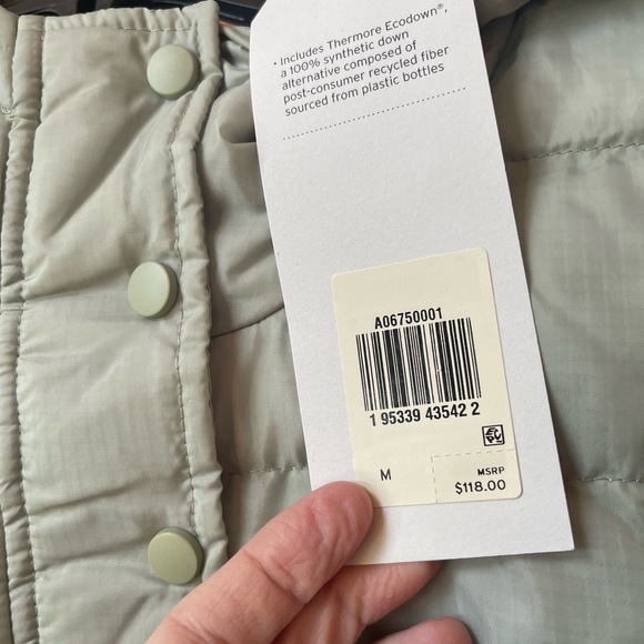 Levi’s NWT Sz Med Edie packable jacket; lightweight, synthetic down puffer - Picture 11 of 14